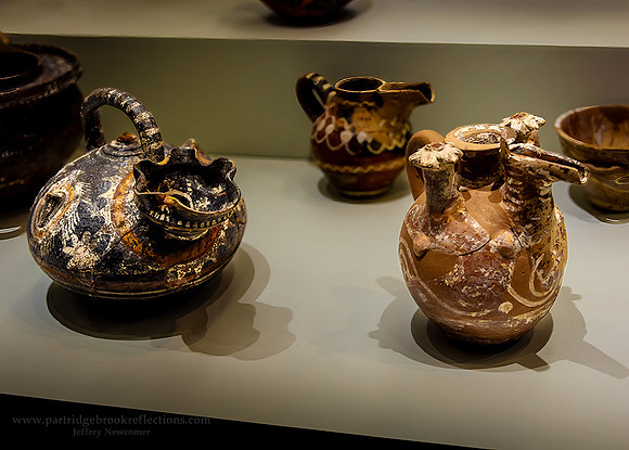 240913KamaresVesselsHeraklionArchMuseumCreteGr