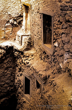 240916SecondFloorToiletAkrotiriSantoriniGr