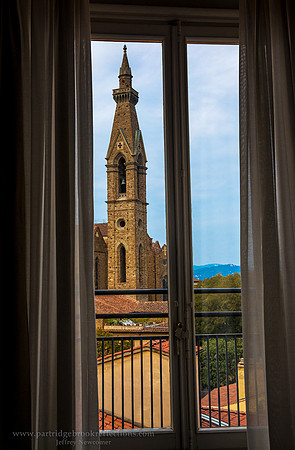 171001WindowOnSantaCroceBasilicaFlorenceItaly