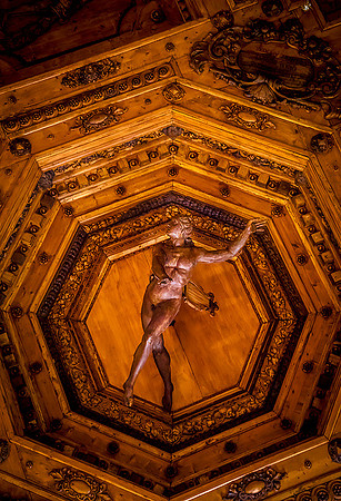 171005DissectionTheaterCeilingBolognaItalyC