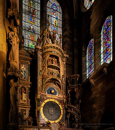 231028AstrnomicalClockAndGlassStrasbourgCathedralStrasbourgFrance