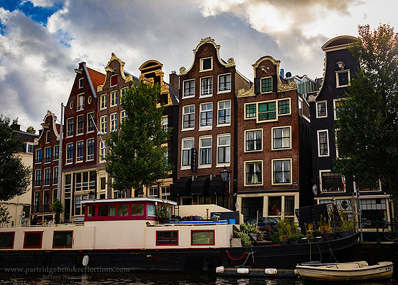 231021CanalSideAmsterdamNe