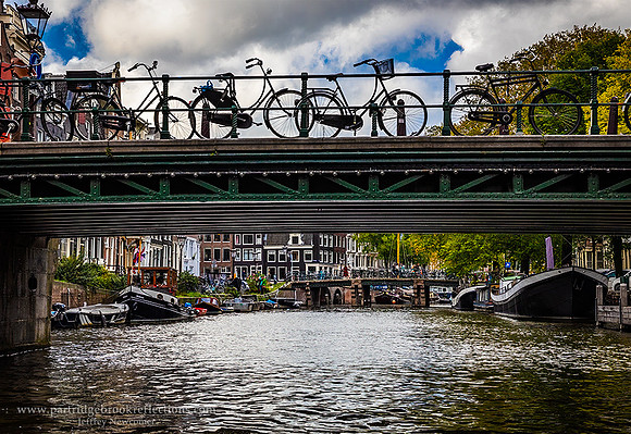 231021BikeBridgeAmsterdamNe
