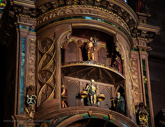 231028ClockReeperStrasbourgCathedralStrasbourgFrance