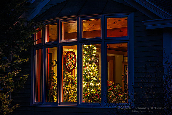 201203WindowOnChristmasSpoffordNH
