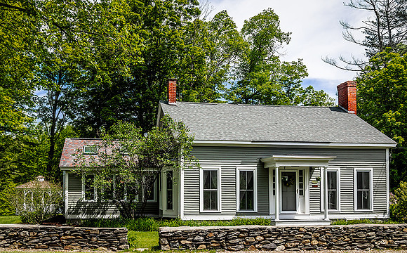 260606HouseFrontSpoffordNH