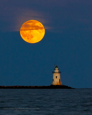 150927SaybrookBreakwaterLightMoonOldSaybrookCtC