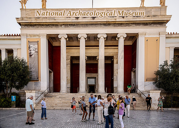 240909FrontNationalArchaeologicalMuseumAthensGr