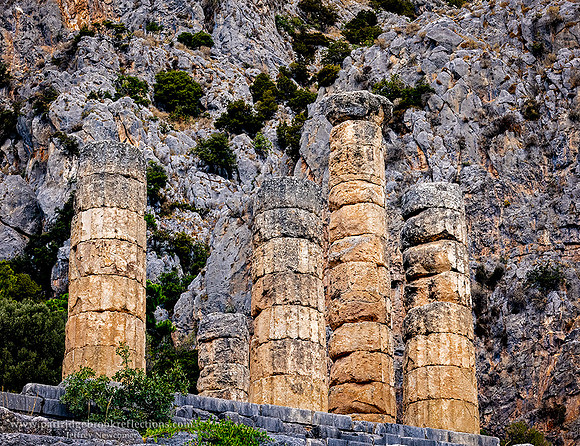 240908ColumnsTempleOfApolloDelphiGr