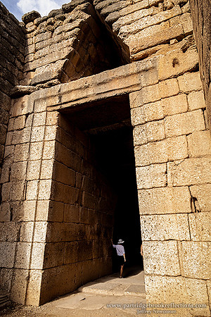 240910TombOfAgamemnonEntranceArgolidaMykinesGr
