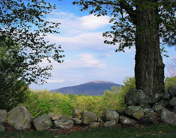 040512MonadnockCementaryRd5