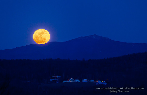 110319MoonOnTheRidgeSpoffordNH
