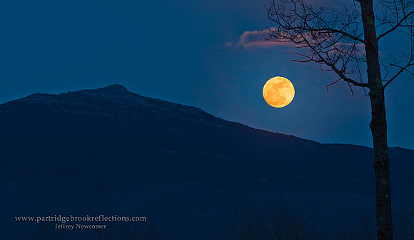 110417SummitMoonMarlboroughNH