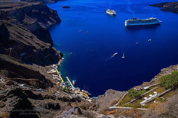240917DownToThePortSantoriniGr